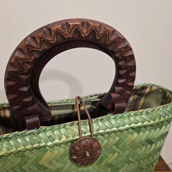 Vintage Boho Island Woven Wicker Bag Purse Rattan Green Wood Handle Beach Hippie - Picture 2 of 15